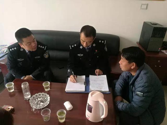 宕昌公安交警聯(lián)合縣教育局對(duì)全縣幼兒園校車開展交通 安全大排查大整治