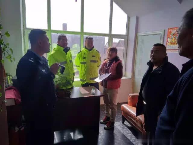 榆樹交警校車安全管理嚴查嚴控/ 榆樹交警校車安全管理嚴查嚴控