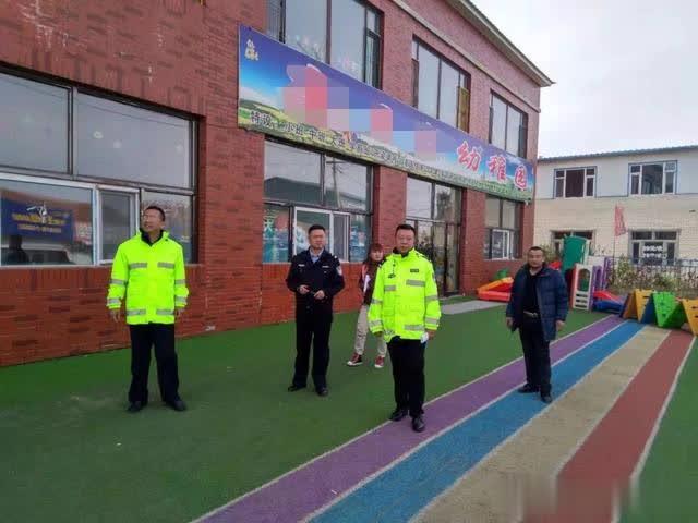 榆樹交警校車安全管理嚴查嚴控/ 榆樹交警校車安全管理嚴查嚴控