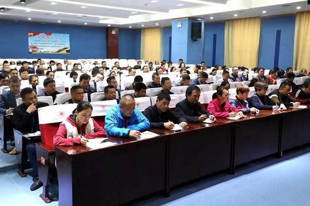 大荔縣教育局聯(lián)合公安和交通部門開展校車安全管理專題培訓(xùn)/ 大荔縣教育局聯(lián)合公安和交通部門開展校車安全管理專題培訓(xùn)