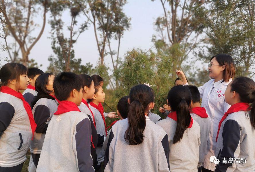 中醫(yī)藥文化進(jìn)校車 學(xué)生近距離感受傳統(tǒng)文化魅力 中醫(yī)藥文化進(jìn)校車 學(xué)生近距離感受傳統(tǒng)文化魅力