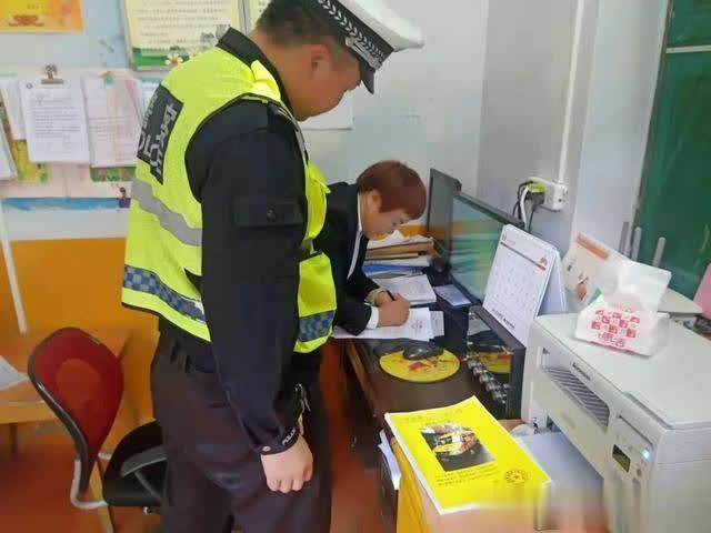 安康漢陰交警：“嚴(yán)管、嚴(yán)抓、細(xì)排查、強(qiáng)宣傳”規(guī)范校車管理為學(xué)生撐起安全防護(hù)傘