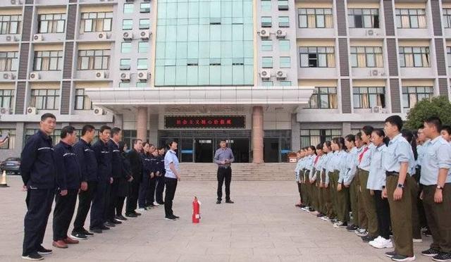 新營中學(xué)舉行校車安全培訓(xùn)及安全撤離演練/ 新營中學(xué)舉行校車安全培訓(xùn)及安全撤離演練