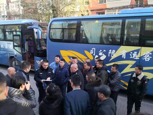 【朝陽(yáng)交警持續(xù)推進(jìn)“七進(jìn)”活動(dòng) 開展冬季交通安全進(jìn)校園主題宣傳】 【朝陽(yáng)交警持續(xù)推進(jìn)“七進(jìn)”活動(dòng) 開展冬季交通安全進(jìn)校園主題宣傳】