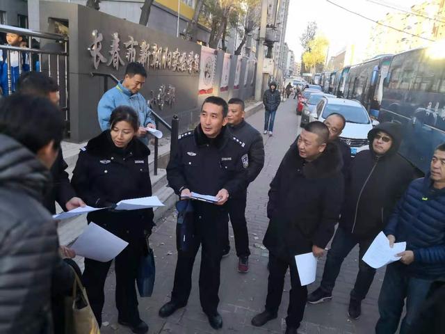 【朝陽(yáng)交警持續(xù)推進(jìn)“七進(jìn)”活動(dòng) 開展冬季交通安全進(jìn)校園主題宣傳】 【朝陽(yáng)交警持續(xù)推進(jìn)“七進(jìn)”活動(dòng) 開展冬季交通安全進(jìn)校園主題宣傳】