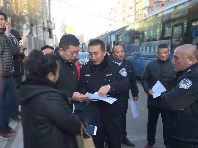 【朝陽(yáng)交警持續(xù)推進(jìn)“七進(jìn)”活動(dòng) 開展冬季交通安全進(jìn)校園主題宣傳】 【朝陽(yáng)交警持續(xù)推進(jìn)“七進(jìn)”活動(dòng) 開展冬季交通安全進(jìn)校園主題宣傳】