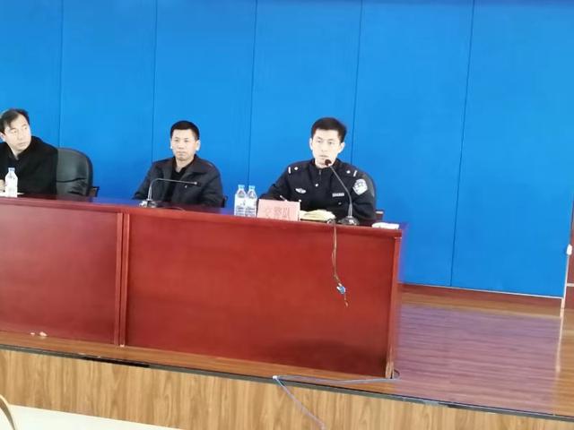 警鐘長(zhǎng)鳴、防患未然——長(zhǎng)春交警雙陽(yáng)大隊(duì)走進(jìn)吉林省福祥校車(chē)服務(wù)有限公司，開(kāi)展交通安全及法制宣講活動(dòng)