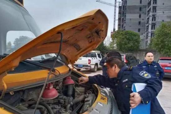 黃花鎮(zhèn)：校車集體“體檢”，確保學生安全出行