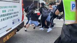 “他們想讓香港癱瘓！”暴徒對市民淋潑易燃液體、朝校車前扔汽油彈……