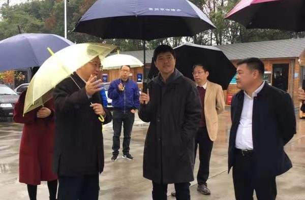 浙江省交通運輸廳黨組成員、副廳長蔡洪調(diào)研臺州校車助力交通治堵工作