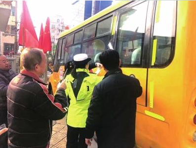 蘭州市校車統(tǒng)一封存 確保從源頭杜絕交通安全隱患 蘭州市校車統(tǒng)一封存 確保從源頭杜絕交通安全隱患