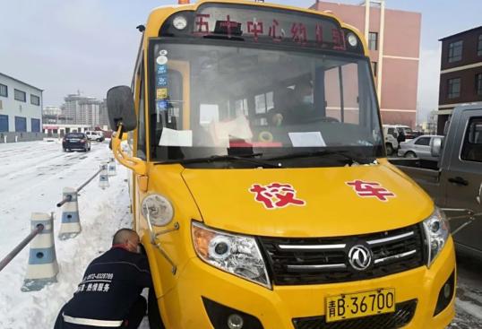 互助交警為校車審驗(yàn)開(kāi)辟“綠色通道”