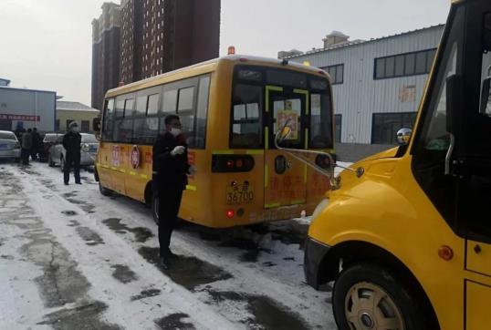 互助交警為校車審驗(yàn)開(kāi)辟“綠色通道”