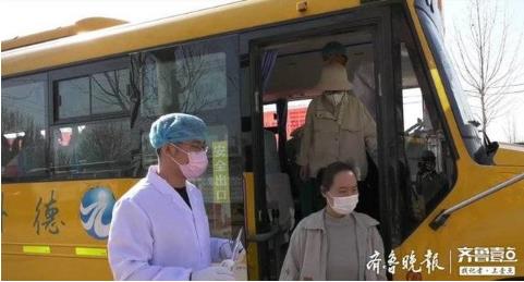 模擬開學(xué)！德州尚德小學(xué)開展疫情防控校車應(yīng)急演練