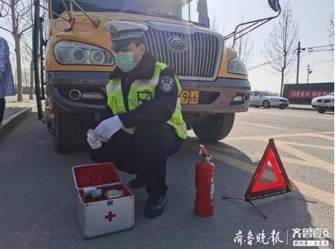 模擬開學(xué)！德州尚德小學(xué)開展疫情防控校車應(yīng)急演練