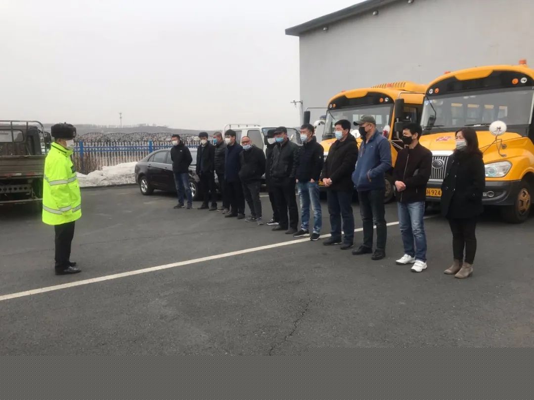 龍井市公安交通警察大隊全力做好開學(xué)前校車安全大檢查/ 龍井市公安交通警察大隊全力做好開學(xué)前校車安全大檢查