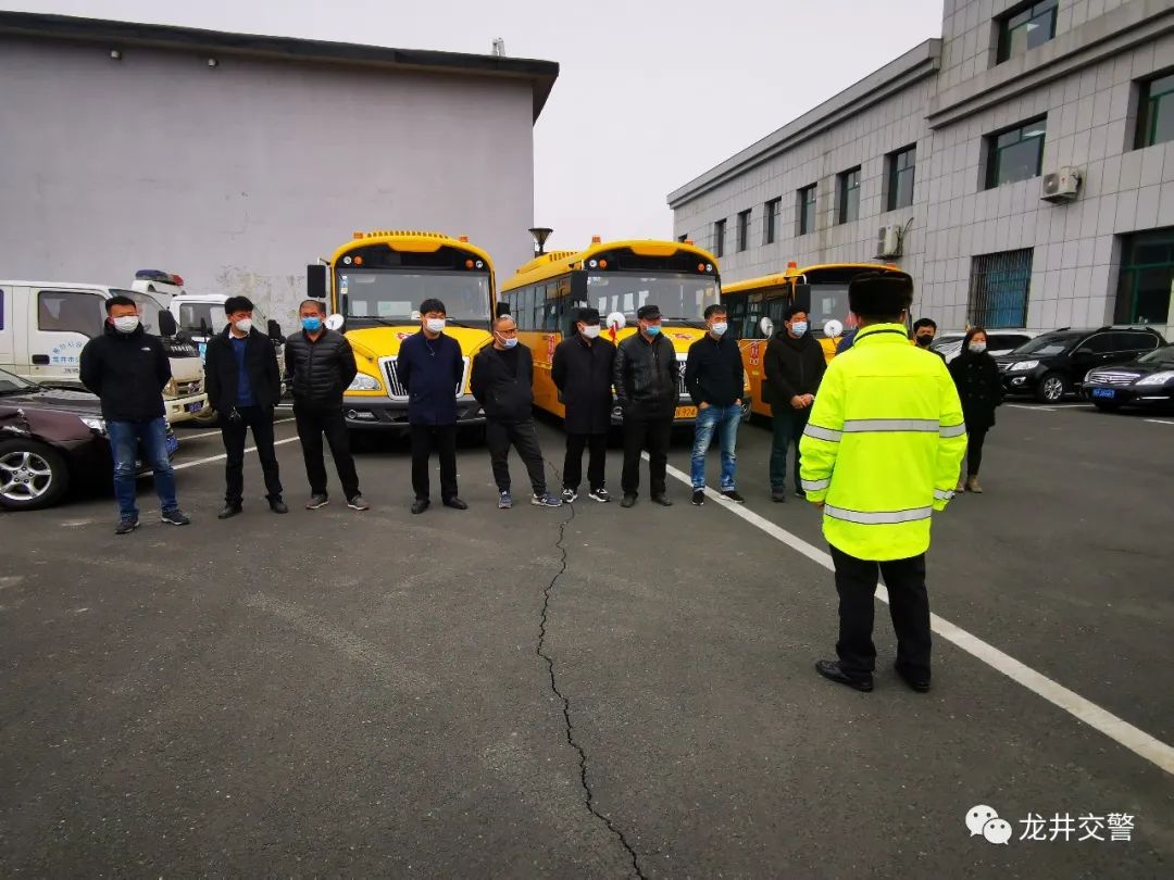 龍井市公安交通警察大隊全力做好開學(xué)前校車安全大檢查/ 龍井市公安交通警察大隊全力做好開學(xué)前校車安全大檢查