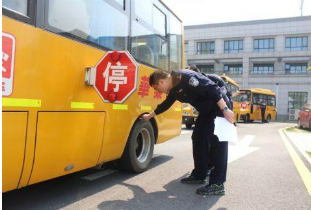 常德交警柳葉湖大隊:開展校車安全隱患大排查行動 常德交警柳葉湖大隊:開展校車安全隱患大排查行動