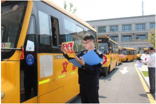 常德交警柳葉湖大隊:開展校車安全隱患大排查行動 常德交警柳葉湖大隊:開展校車安全隱患大排查行動