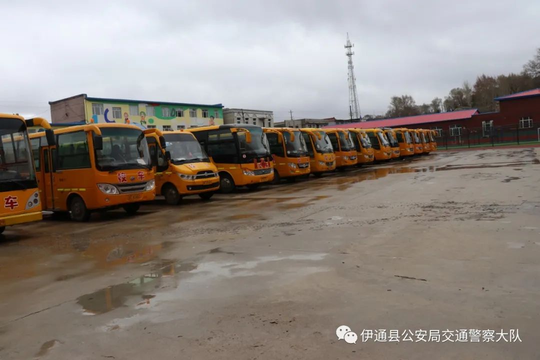 查安全、講案例，伊通交警為復(fù)學(xué)復(fù)課保駕護(hù)航