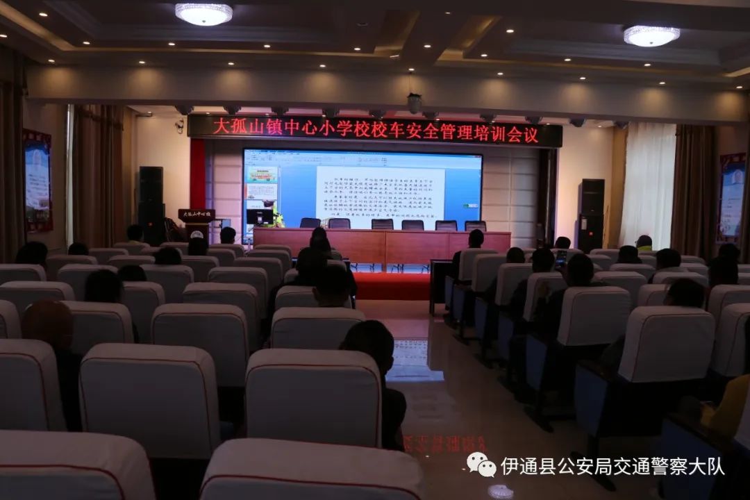 查安全、講案例，伊通交警為復(fù)學(xué)復(fù)課保駕護(hù)航