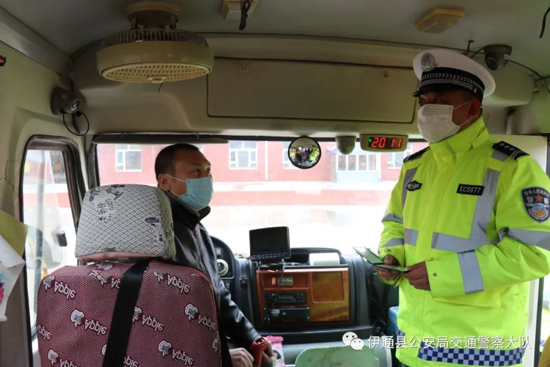 查安全、講案例，伊通交警為復(fù)學(xué)復(fù)課保駕護(hù)航