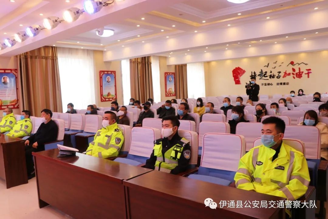 查安全、講案例，伊通交警為復(fù)學(xué)復(fù)課保駕護(hù)航