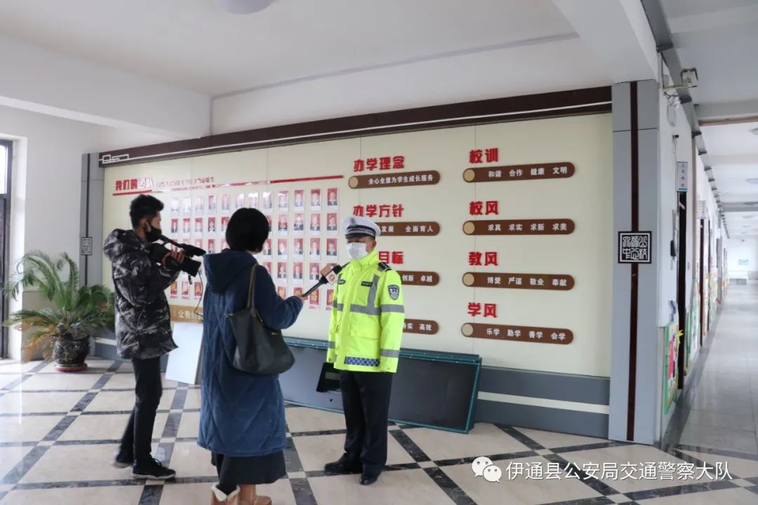 查安全、講案例，伊通交警為復(fù)學(xué)復(fù)課保駕護(hù)航