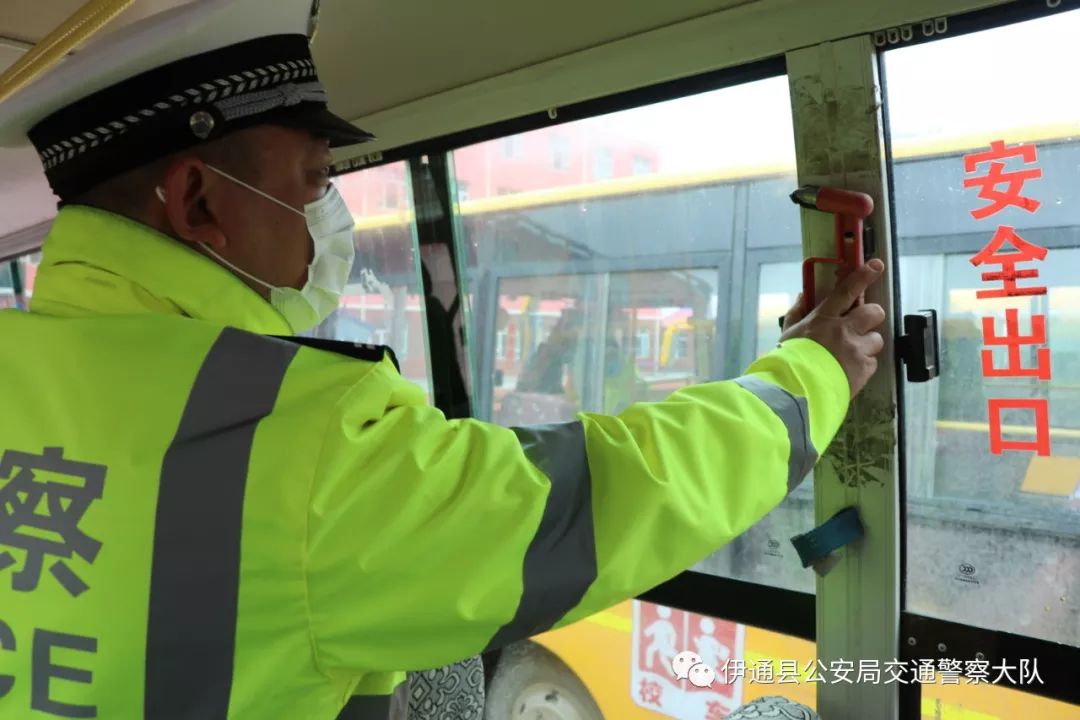 查安全、講案例，伊通交警為復(fù)學(xué)復(fù)課保駕護(hù)航