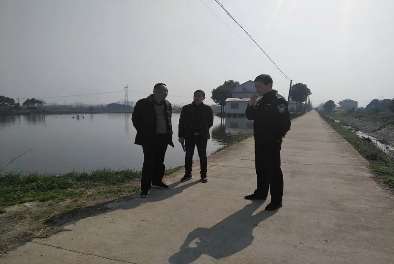 常德柳葉湖交警:深入農(nóng)村開展校車線路隱患排查/ 常德柳葉湖交警:深入農(nóng)村開展校車線路隱患排查