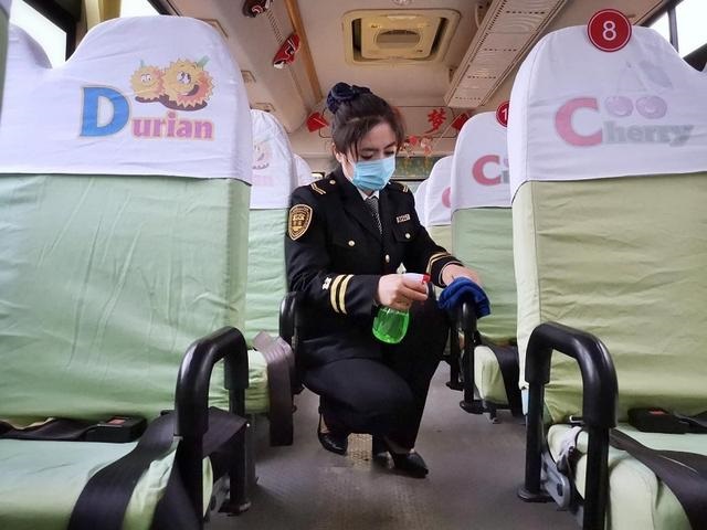 復(fù)課首日 交運(yùn)西海岸溫馨校車(chē)啟動(dòng)163輛校車(chē)為學(xué)子保駕護(hù)航 復(fù)課首日 交運(yùn)西海岸溫馨校車(chē)啟動(dòng)163輛校車(chē)為學(xué)子保駕護(hù)航