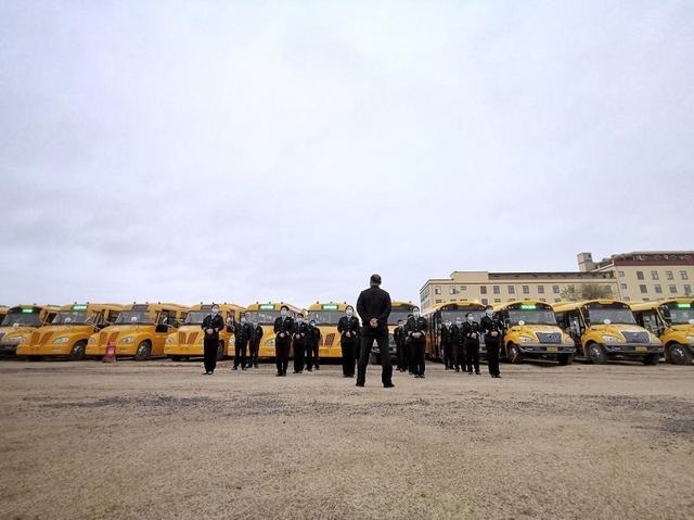 復(fù)課首日 交運(yùn)西海岸溫馨校車(chē)啟動(dòng)163輛校車(chē)為學(xué)子保駕護(hù)航 復(fù)課首日 交運(yùn)西海岸溫馨校車(chē)啟動(dòng)163輛校車(chē)為學(xué)子保駕護(hù)航