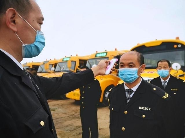 復(fù)課首日 交運(yùn)西海岸溫馨校車(chē)啟動(dòng)163輛校車(chē)為學(xué)子保駕護(hù)航 復(fù)課首日 交運(yùn)西海岸溫馨校車(chē)啟動(dòng)163輛校車(chē)為學(xué)子保駕護(hù)航