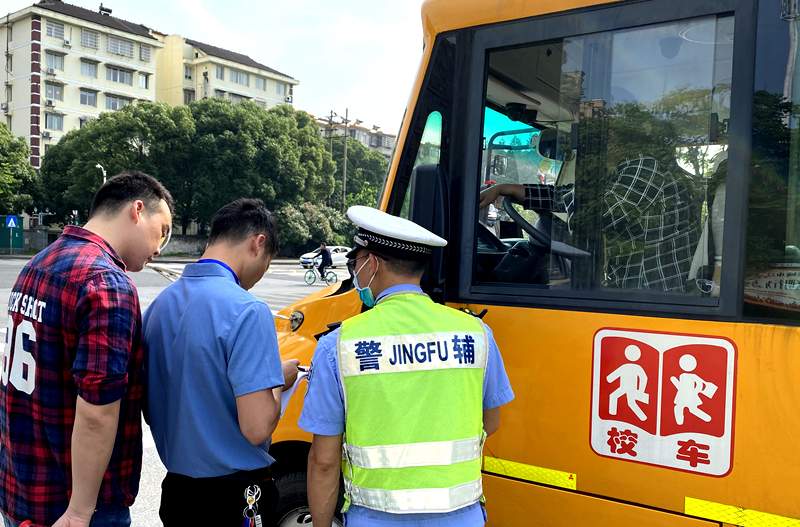 常德交警直屬一大隊(duì)三項(xiàng)“硬核措施”整治校車違法頑瘴痼疾 常德交警直屬一大隊(duì)三項(xiàng)“硬核措施”整治校車違法頑瘴痼疾