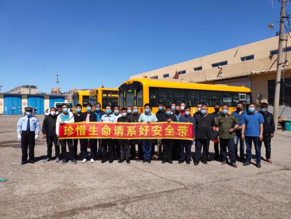 洮南公安交巡警對(duì)校車駕駛?cè)诉M(jìn)行復(fù)學(xué)前安全培訓(xùn)/ 洮南公安交巡警對(duì)校車駕駛?cè)诉M(jìn)行復(fù)學(xué)前安全培訓(xùn)