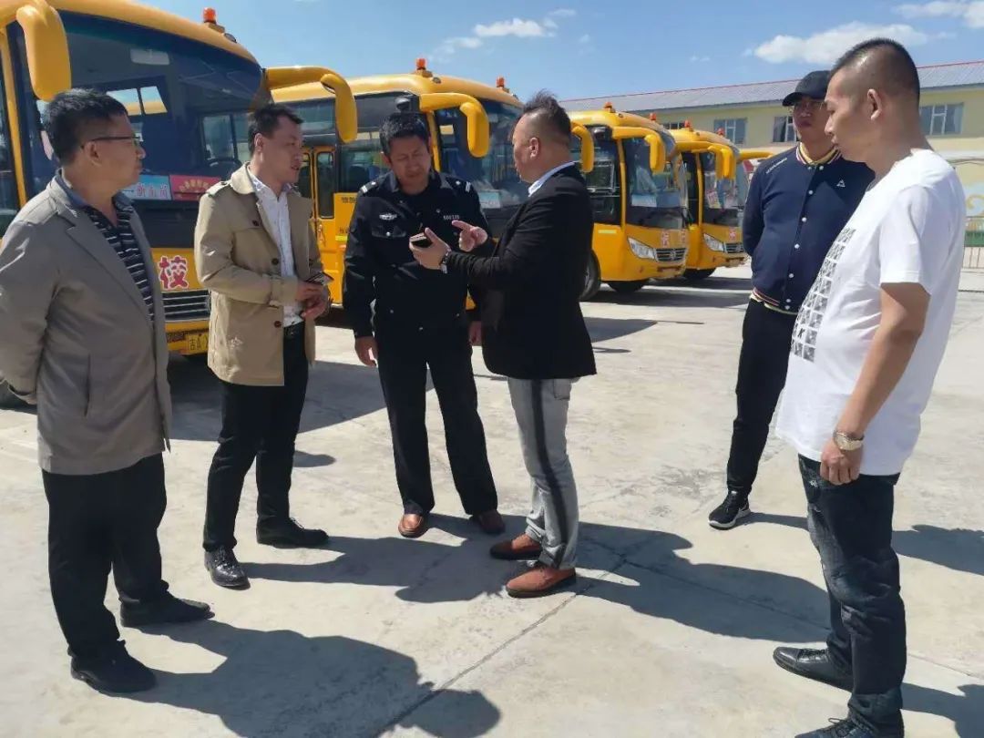 吉林:開學季 長白交警開展校車大“體檢”活動 吉林:開學季 長白交警開展校車大“體檢”活動