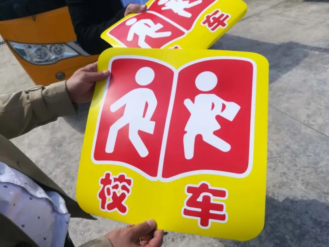 吉林:開學季 長白交警開展校車大“體檢”活動 吉林:開學季 長白交警開展校車大“體檢”活動