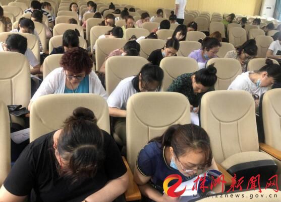 湖南株洲:石峰區(qū)開(kāi)展校車(chē)隨車(chē)照管員持證上崗培訓(xùn) 湖南株洲:石峰區(qū)開(kāi)展校車(chē)隨車(chē)照管員持證上崗培訓(xùn)