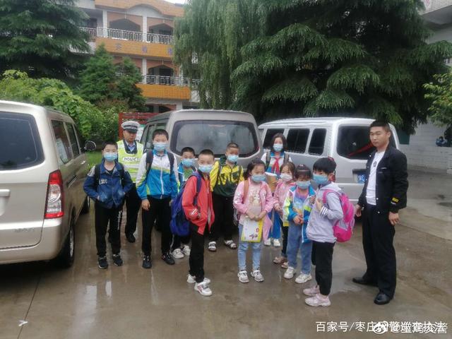 陜西寶雞：小學(xué)門口存在“黑校車”接送學(xué)生現(xiàn)象？查！