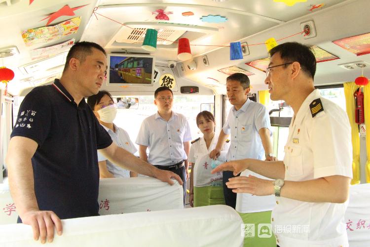 青島：交運(yùn)校車聯(lián)合青島能源華潤(rùn)燃?xì)?開展燃?xì)庵R(shí)進(jìn)校車活動(dòng)