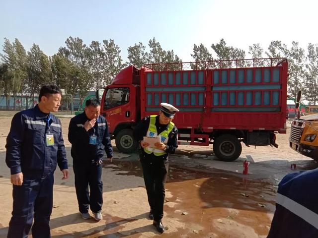 徐水區(qū)教育和體育局舉行校車突發(fā)事件應(yīng)急演練，為乘車師生安全保駕護航