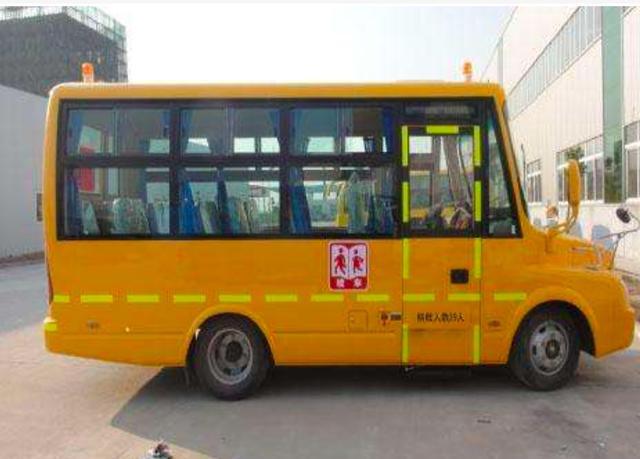 甘肅慶陽發(fā)生嚴(yán)重校車事故