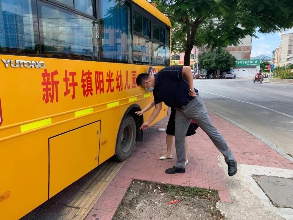 校車安不安全？查！