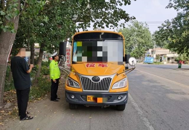 漯河臨潁：對校車超員零容忍，保證學(xué)生生命安全
