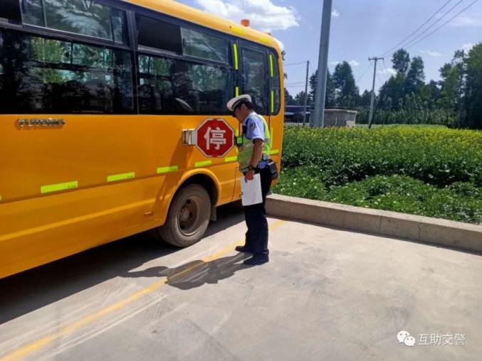 痛心！廣東湛江5歲幼兒被遺落在高溫校車致死亡，3人被刑拘！