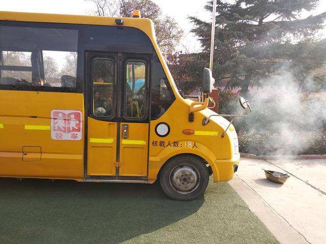 河曲縣教育系統(tǒng)開展校車消防安全培訓(xùn)暨校車應(yīng)急演練活動(dòng)/ 河曲縣教育系統(tǒng)開展校車消防安全培訓(xùn)暨校車應(yīng)急演練活動(dòng)