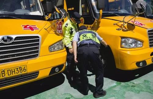 保定新起點校車 安全暢通家校路 保定新起點校車 安全暢通家校路