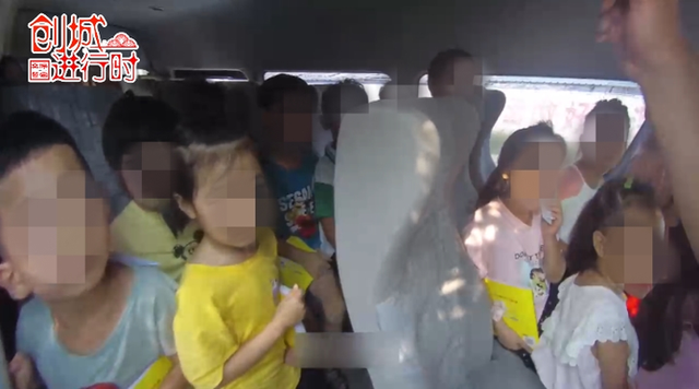 創(chuàng)城進(jìn)行時丨這位駕駛員膽子有點(diǎn)大，駕駛“黑校車”還超員