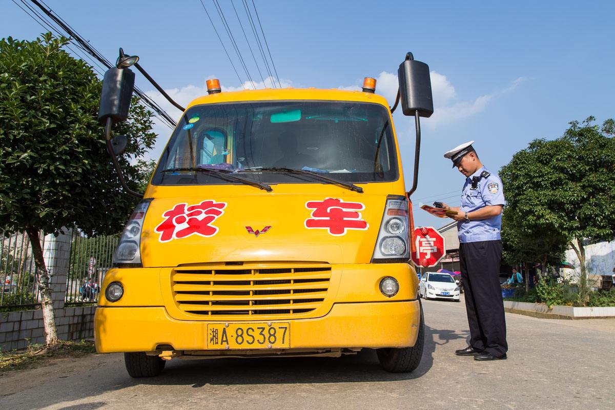 零陵:為313臺校車“體檢”及“升級” 零陵:為313臺校車“體檢”及“升級”