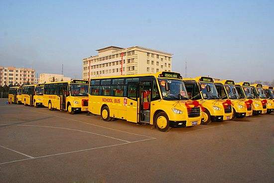 青島校車技能大比武！四千余駕駛員照管員應(yīng)戰(zhàn)